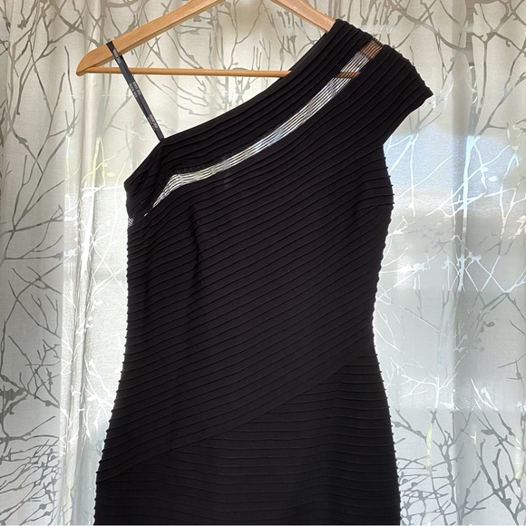 TADASHI SHOJI BLACK RIBBED ONE SHOULDER FLARE MERMAID BOTTOM DRESS GOWN - Picture 3 of 10